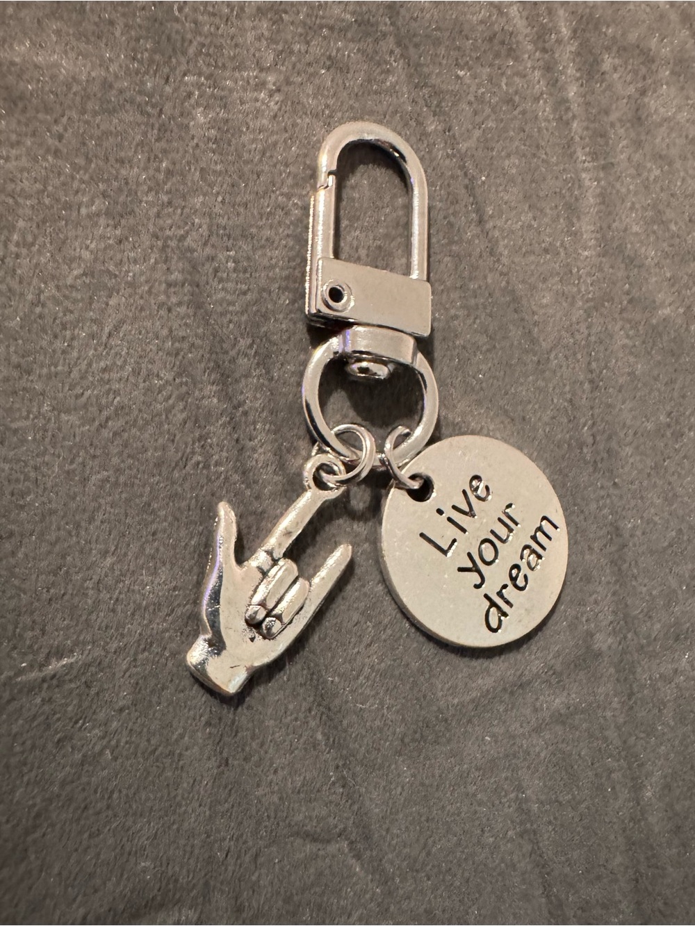 🤟🏻Silver Metal Key Ring Charm "Live Your Dream"🤟🏻